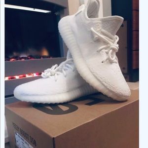 Yeezy 350 v2 Triple White